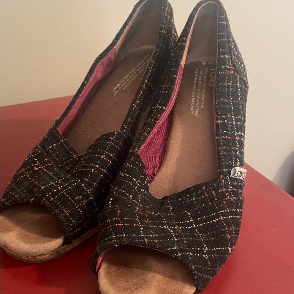 Toms Black and Pink Wedges